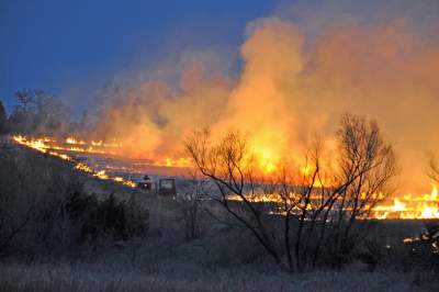 Downsized Flint Hills Fires multiple fires on hillside  hor mod tg__1452029362_129.130.90.88