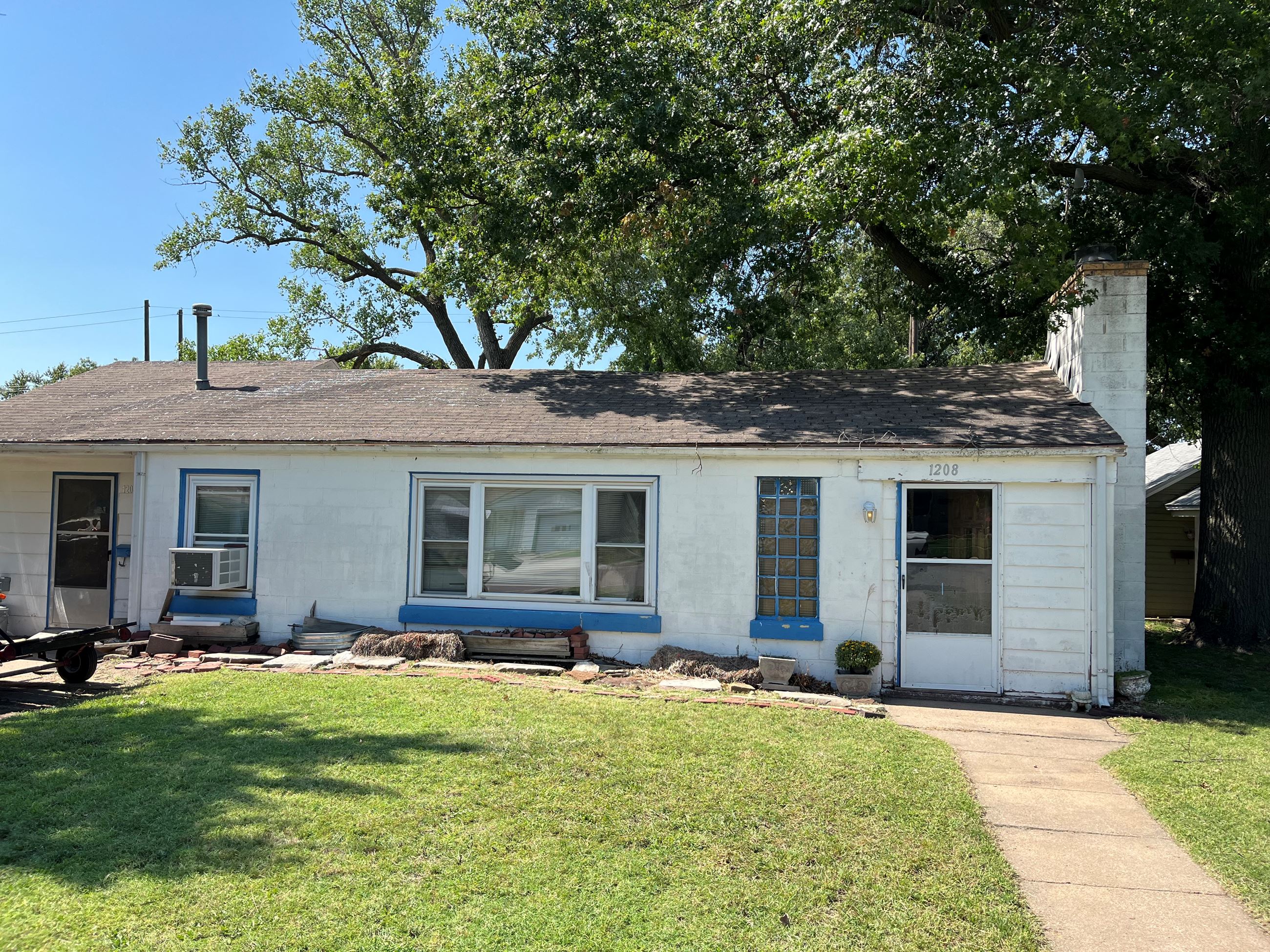 1208 S Walnut - Before